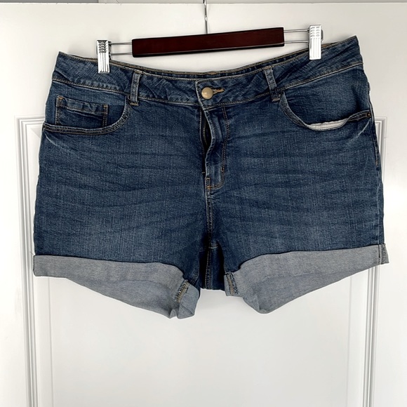 Ladies Denim Shorts size 16 - Picture 1 of 4